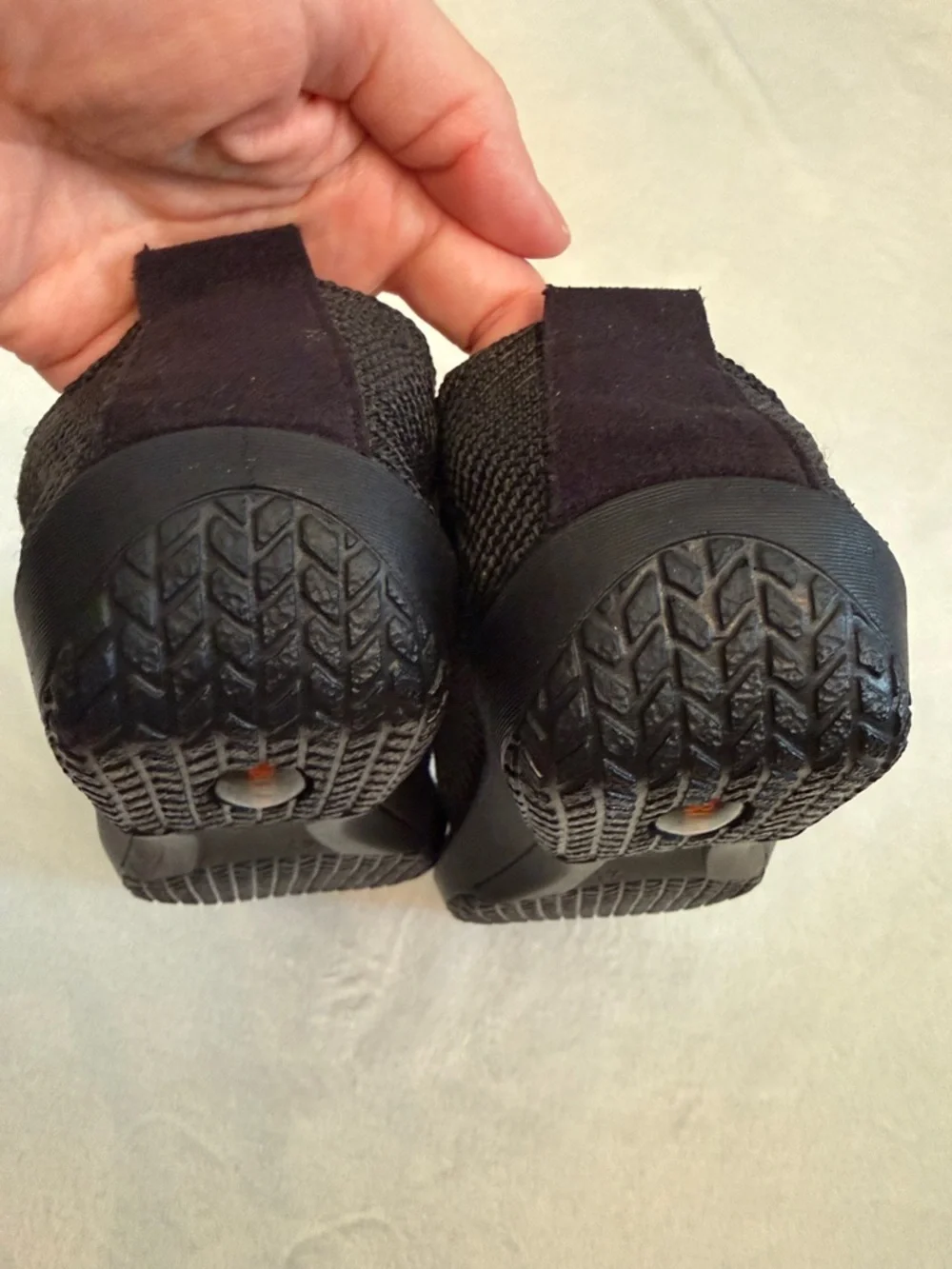Arcopedico | LS Knit Shocks Vegan Walking Sneakers Black (EU 41 / US 9.5-10) - Picture 7 of 13